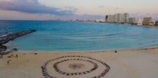 Mandala elaborado con los participantes está obra artística fue conceptuada por César Barrios con fotografía de Miguel González.