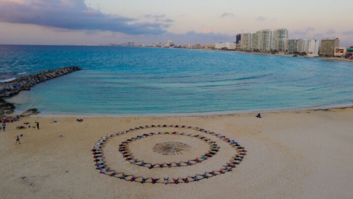 Mandala elaborado con los participantes está obra artística fue conceptuada por César Barrios con fotografía de Miguel González.